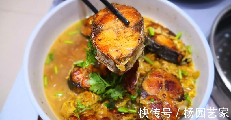 天冷了，这道炖鱼收藏好，营养极高，热乎乎端上桌，补气又暖胃！