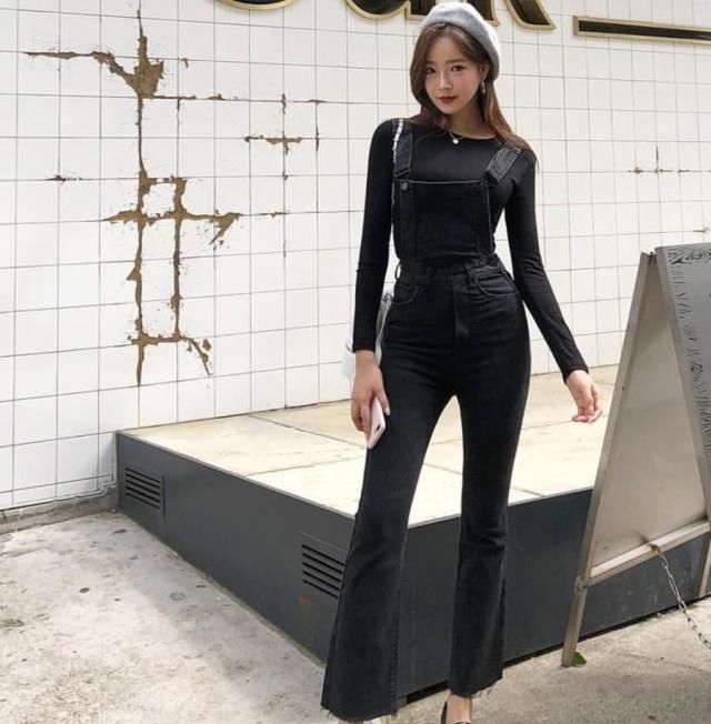 牛仔裤的穿搭优雅更俏皮，显得随意霸气，让你美的更加肆意！