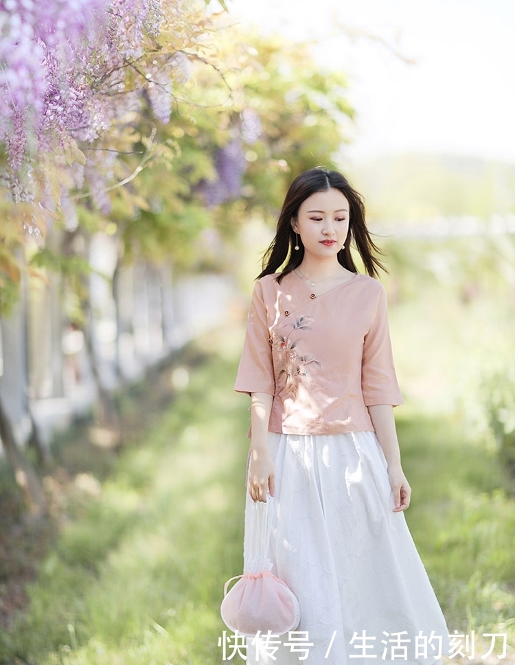 中国风上衣+半裙,美的很高级!