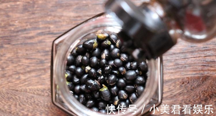 黑豆仁|夏天最该吃的不是绿豆,而是它,没精神多吃点,泡几天再吃好香呀