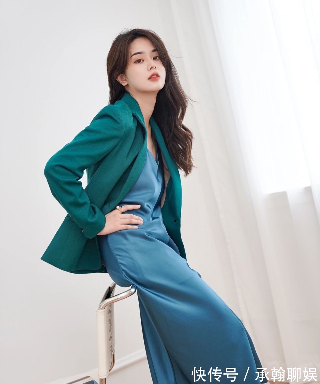 女神|女神博主绿色衣服单品穿搭,居然能搭配得那么好看,优雅又显白