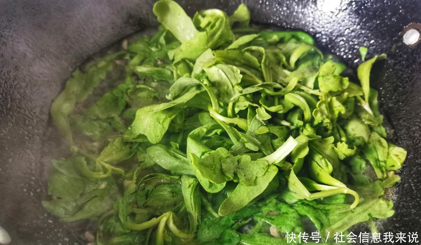 食材|简单的食材,简单的做法,常常是最养生的吃法,分享简易的茼蒿汤