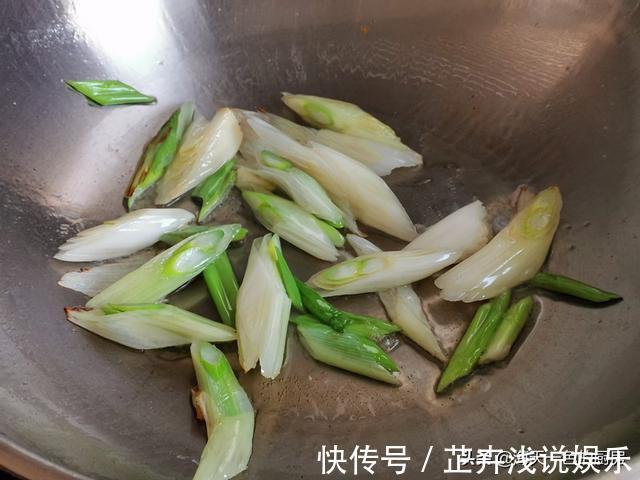 汤汁|家常葱烧海参,不用高汤,做法简单又省时间,上桌汤汁都不剩