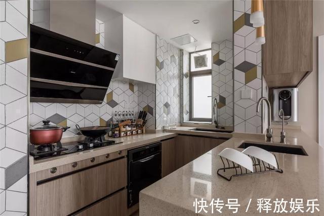 客厅|她家96平的房子光一个客厅就把我迷住，全屋处处是亮点！真心羡慕