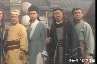 看不起|为何铁木真看不起江南六怪看看少林寺群雄的表现,难怪如此