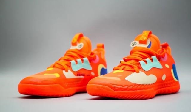 adidas 当之无愧的旗舰款!哈登5代能成为下一款划时代的战靴吗!