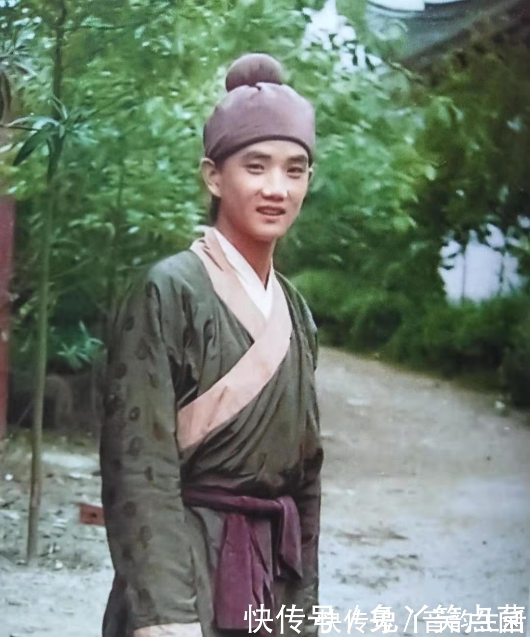 曹雪芹#宝玉去袭人家,袭人哥哥花自芳为何害怕?曹雪芹:贾府规矩大