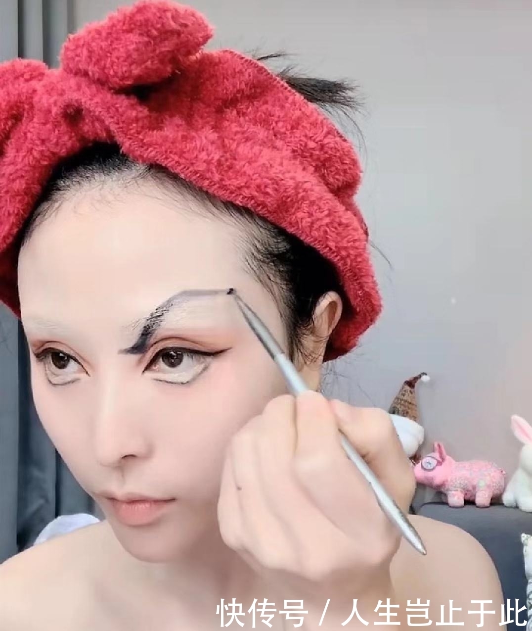 美术生画仿妆哪吒,开头没在意,看到结局:大神,怎么拍的照?