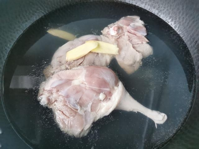 油烫鸭|入秋后，吃牛肉羊肉不如吃鸭肉，高蛋白易消化，滋补润燥不上火