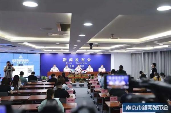 报警|南京第三轮核酸检测期间发现确诊病例49例 发现乘客红码需报警