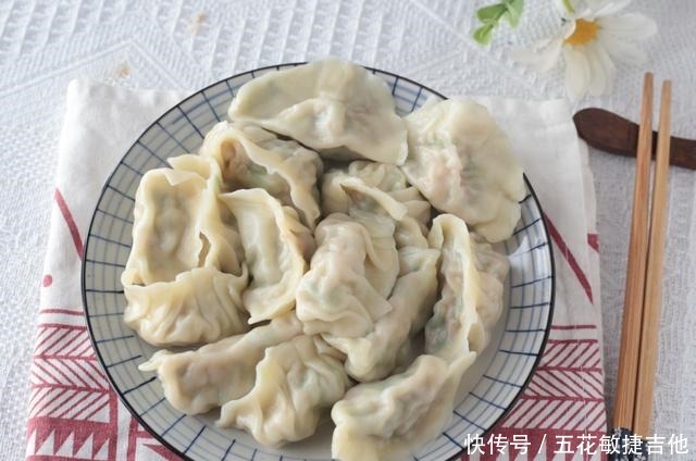 不停|冬天饺子最爱这个馅,比韭菜香多了,一口一个吃不停嘴,特解馋