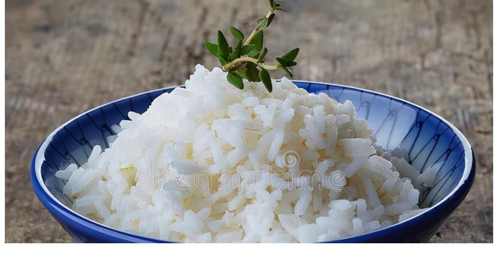 煮米饭，除了加水之外，2种调料不可少，米饭又香又软，粒粒分明