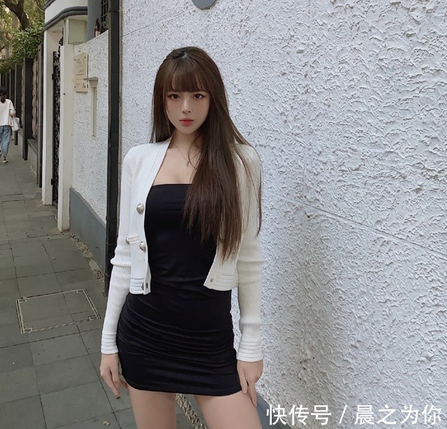 高抬腿 97年校花女神,萝莉脸庞搭配魔鬼身材,被称为“最优黄金比美女”