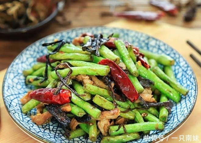 手菜|家常下饭菜,干煸豆角,色香味俱全,不错的快手菜,建议尝试