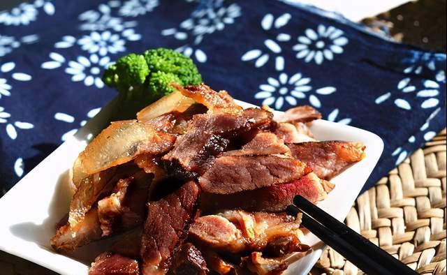 冬天|冬天里家中必备的腊肉,这样腌制才对,看着就有过年的气息