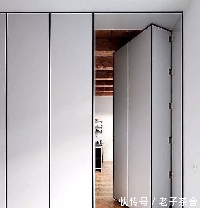 旋转式|不顾家人反对,卫生间装上隐形门,完工后效果成功让他们都闭上嘴