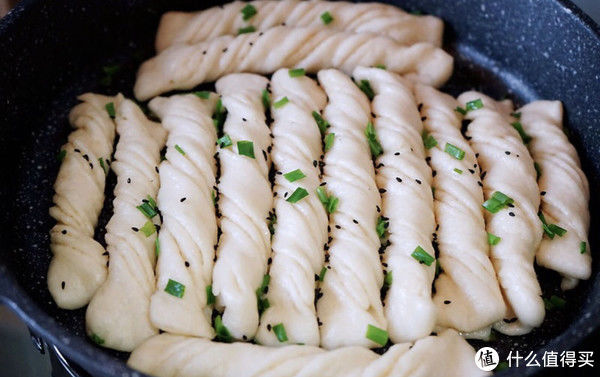  面饼|油煎香葱小卷子，外层香脆，中间松软，吃过一次还想吃