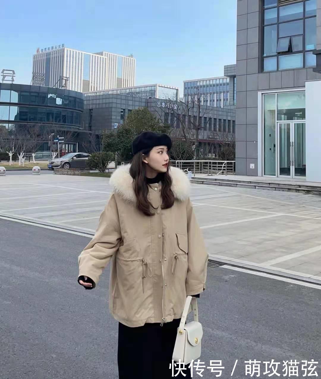 今年十分流行“白月光”时尚穿搭,高级不撞衫,时髦精们都爱了