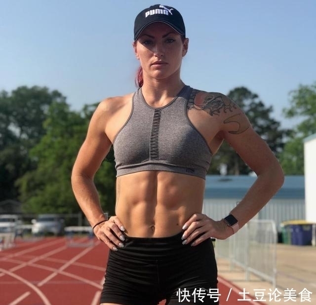 nick|她的腹肌很突出,身材很靓丽,体态偏瘦很有力量之美感