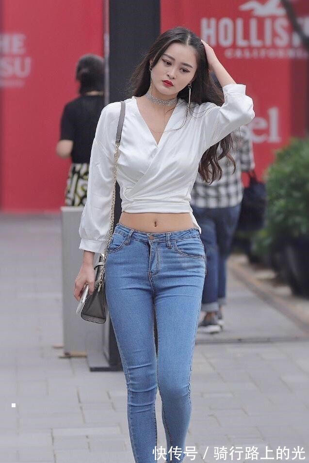 裤子 “漏斗形”身材的打底裤美女,轻松演绎各种风格,破洞款式!