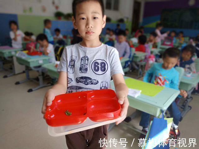 父母|孩子出现这些“节俭”行为,并非什么好事,家长应该制止而非高兴