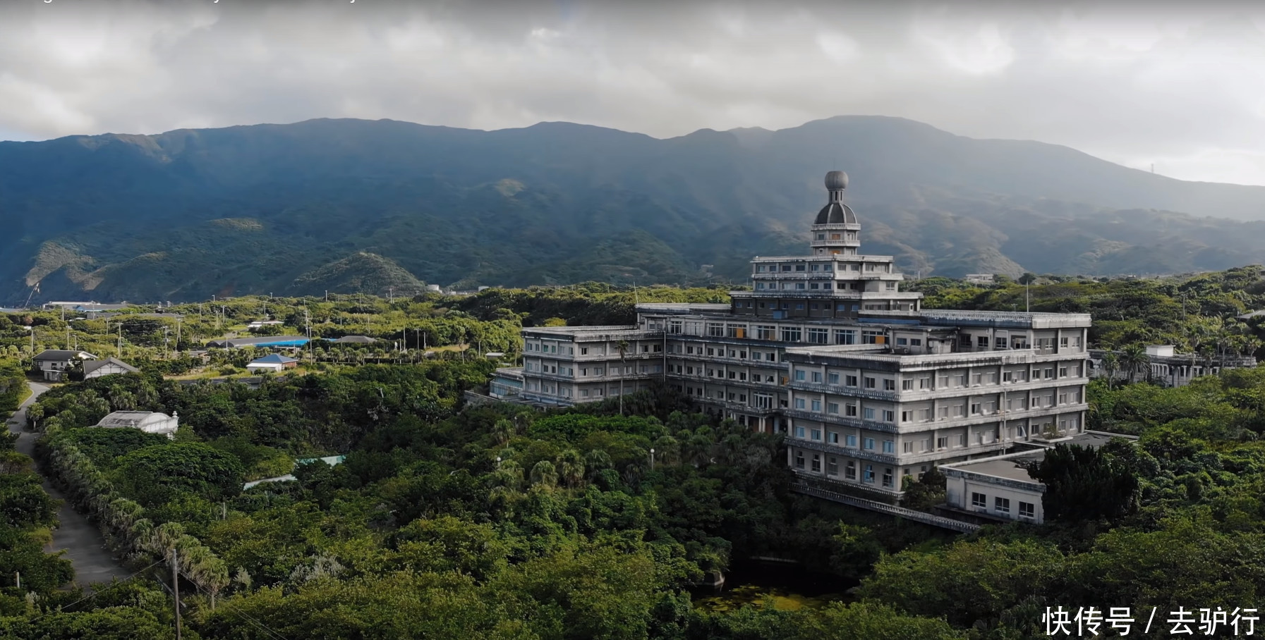 中年|日本荒岛空城：因“崇洋”游客流失，昔日最豪华的酒店破产关门