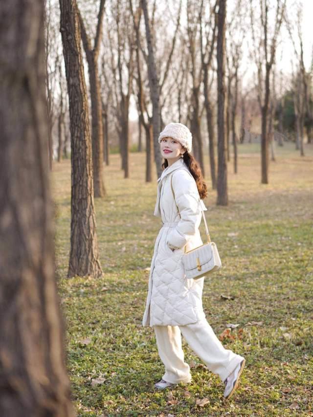 保暖 羽绒服别穿紧身裤了,今年流行这三种搭配方法,不仅时髦还保暖