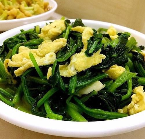 春天雞蛋與此物一起炒，降血糖，舒筋活血，視力好了，快告訴家人