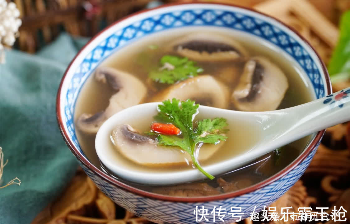 菜市场碰到这菇别手软，买上半斤煮汤，鲜的不得了，家人都爱喝