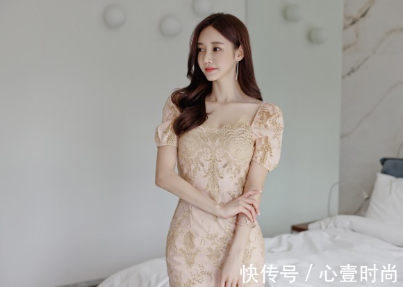 女神孙允珠的时尚搭配:奶油柠黄查理贵族立体绣花裙