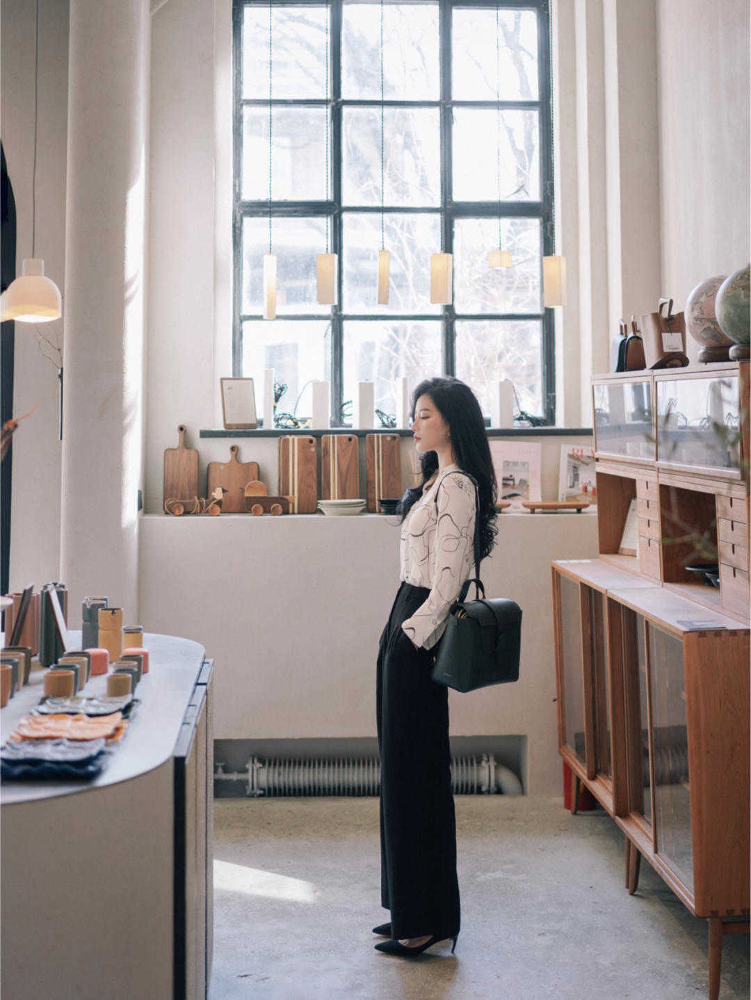 衣领|初春穿搭别错过黑白配,跟着博主这样穿,真的美极了