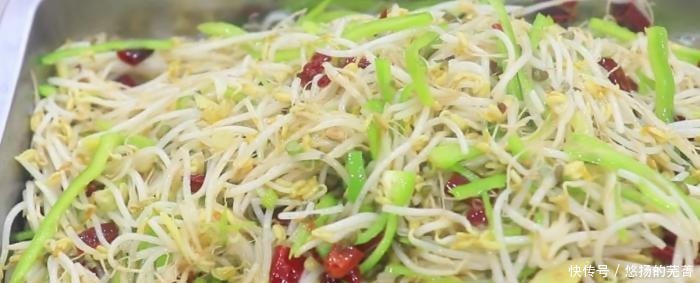 记住这三点,做出的绿豆芽清脆爽口,酸辣适中,老人孩子都爱吃