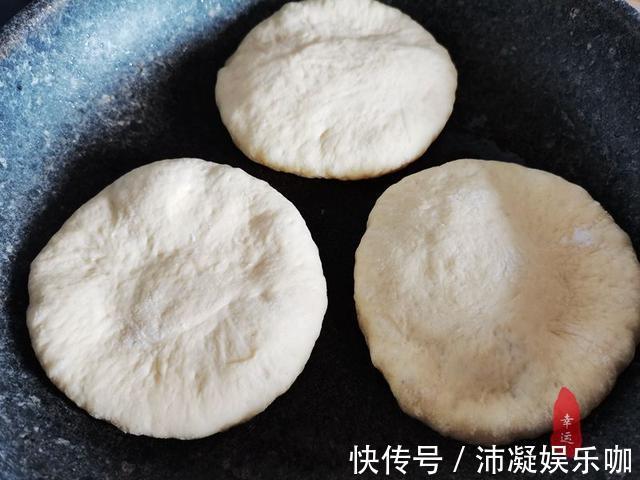 紫甘蓝|这个饼凉了也不会硬，天热了吃这样的饭菜，不会让你出汗哦