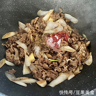 三大碗|暖胃又养生，一次吃三大碗都不过瘾的葱爆羊肉