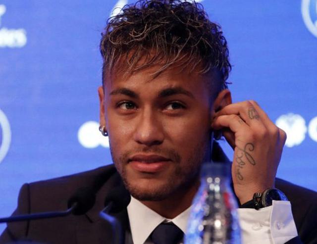 内马尔 内马尔曾日花百万买这个品牌手表,后来他还成为了代言人