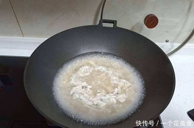 味道|中老年人晚餐一定要吃它,好吃易消化,做法贼简单,味道鲜掉毛