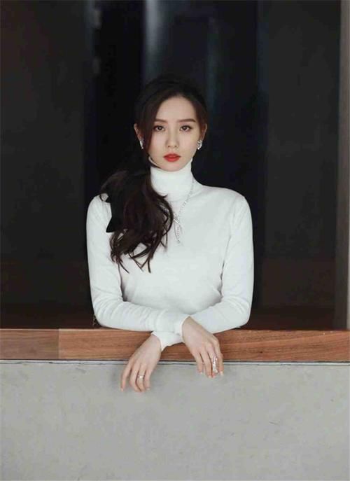 打底衫别乱选，挑对了时髦还好看，带你深入剖析各种款式和配色