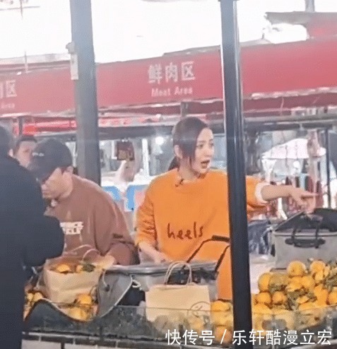 佟丽娅黄渤陈赫等菜市场录节目,丫丫化身“水果西施”真人超美