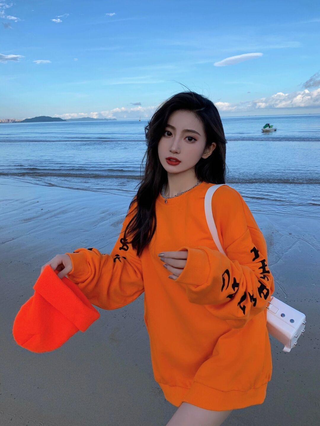 克莱因蓝|不挑年龄的“休闲风”,借鉴几个实用的技巧,卫衣也能穿出潮流感