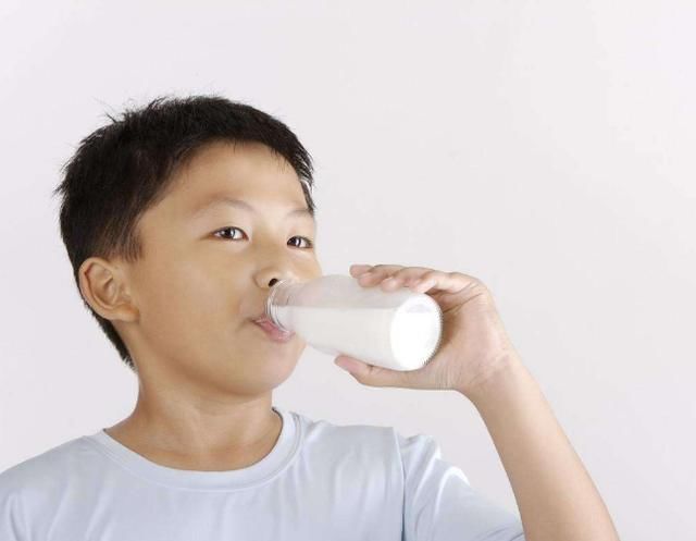 孩子|7岁男孩重达200斤,一顿饭量顶3个人,只因家里人这样做