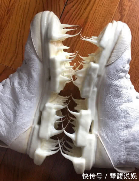 tian 最近火了一种“芝士鞋”明星的最爱,拔开会拉丝,脚不敢轻易着地