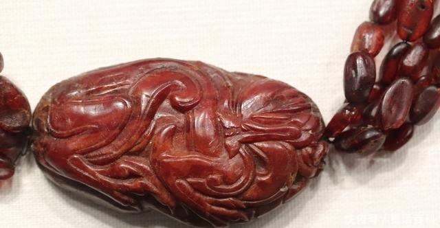 公主墓葬富丽堂皇,2000多件文物中,一串琥珀的意义最为重大!