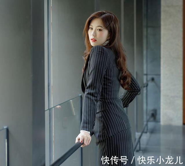 马甲裙|西装外套搭配马甲裙,身处职场的你一定不要错过这时尚干练的搭配