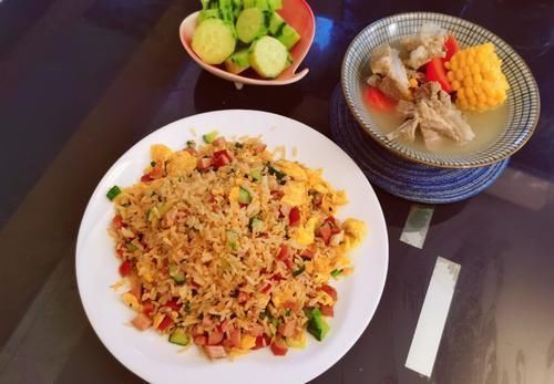 一地鸡毛|和儿子的节日晚餐，一汤一饭，菜都没炒一样，儿子却说：太幸福了