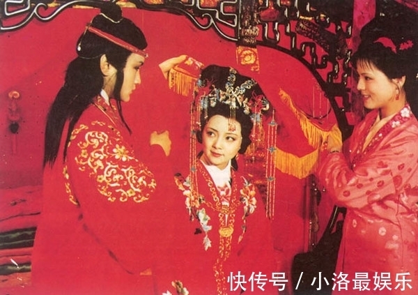 宝玉|晴雯被赶后，袭人一句话暴露她对晴雯的恨意，难怪宝玉怀疑她