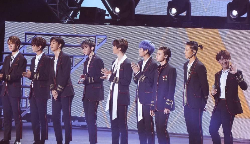 ent|陈立农朱正廷搂腰热聊,26小分队团魂感人,其他成员隔空呼应?