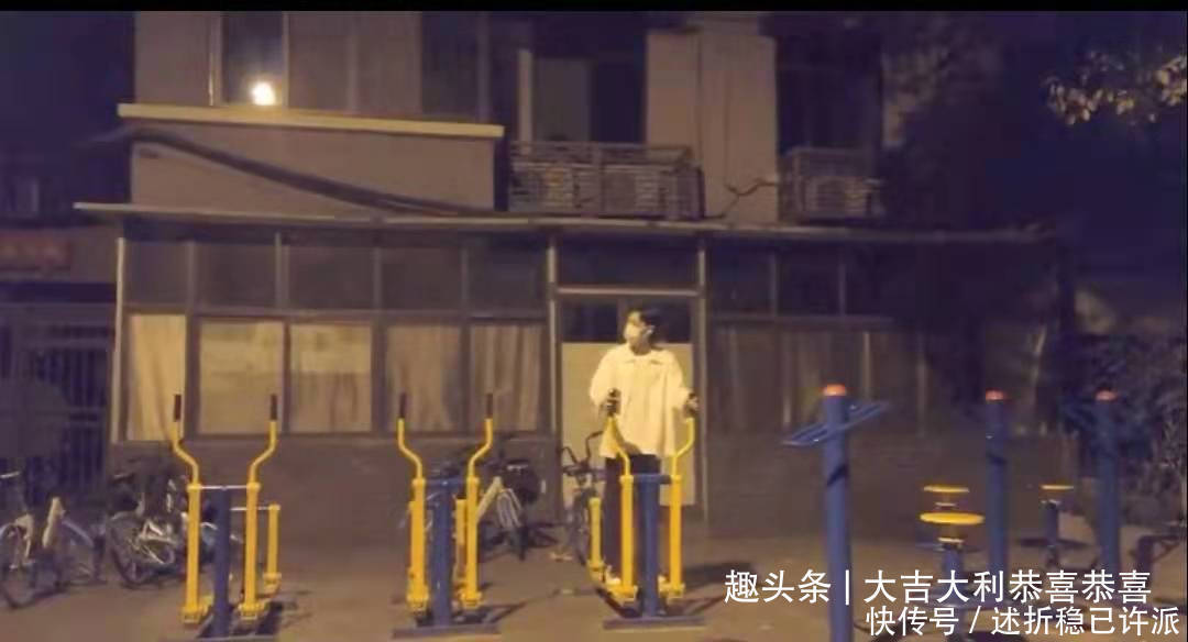 入场|《如梦之梦》内场曝光，肖战拎包登场被拍，入场时车辆也遭围拍