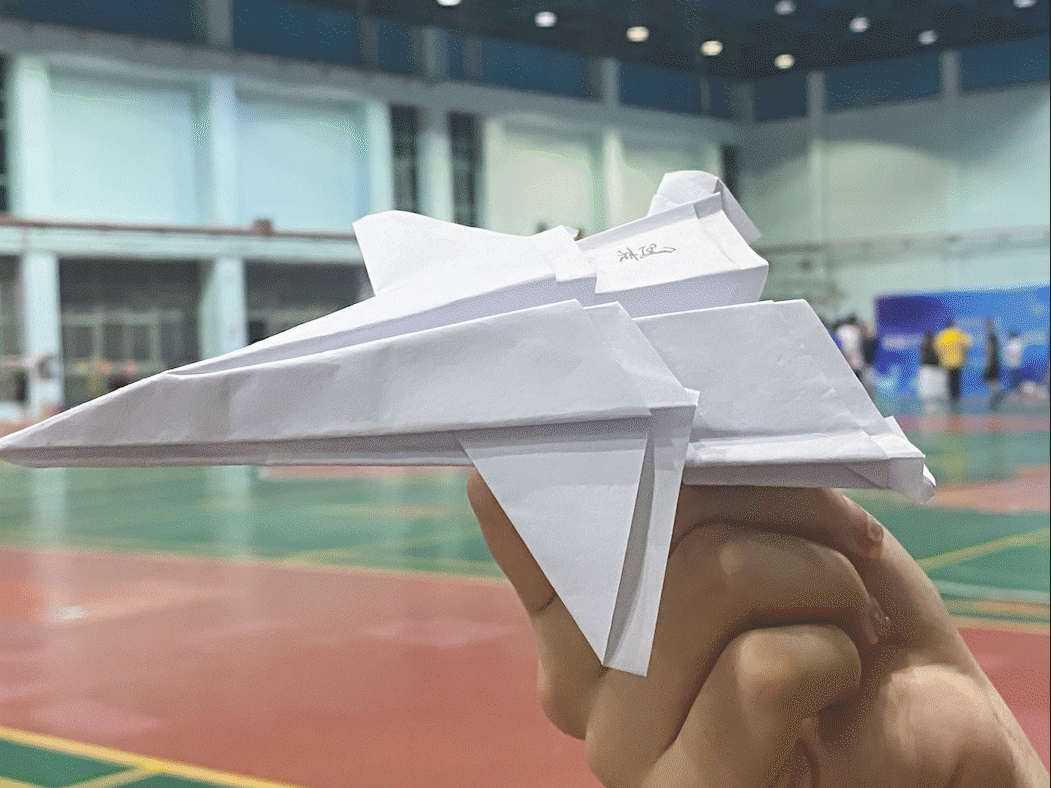 飞机|高校举办纸飞机大赛？看到第一名，网友：这是高手！