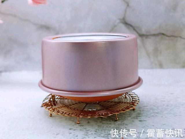 在家做个漂亮的小蛋糕，叫姐妹一起来吃个下午茶，孩子们也很喜欢