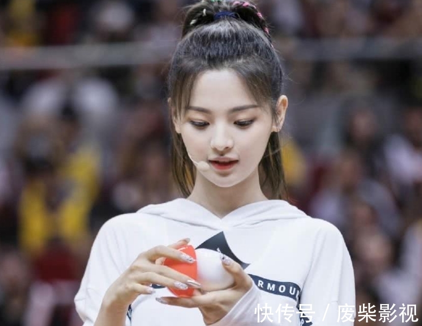 bug|杨超越,像动漫游戏里的人物来到现实世界,真是让人震撼的颜值